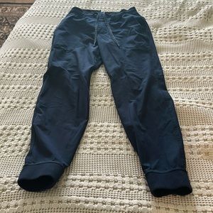 Lululemon ABC Jogger Shorter 28” - Size Small